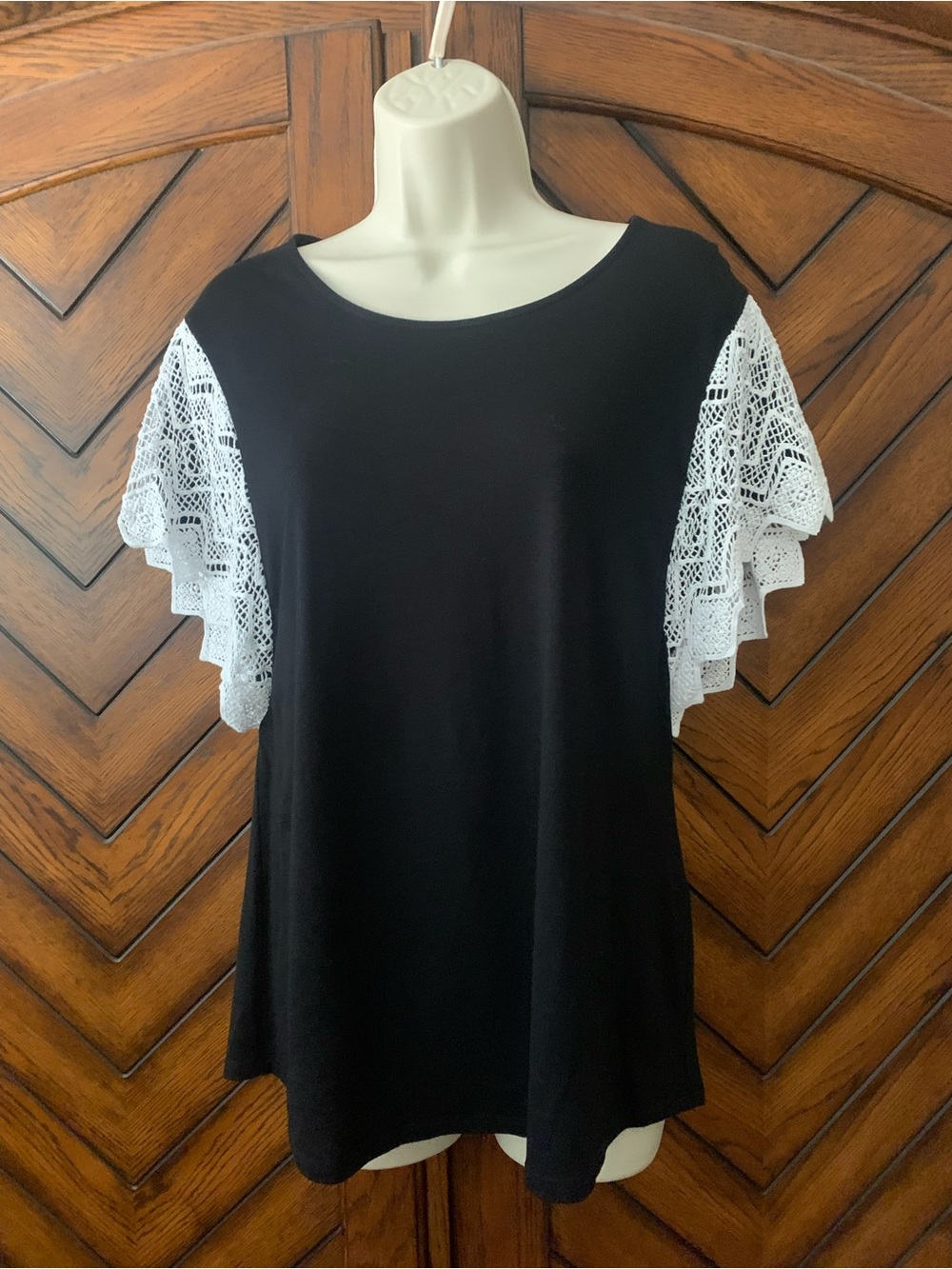 Chico’s black and white top size 1 medium